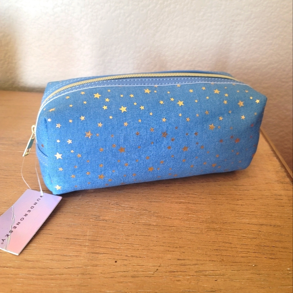 NWT Cosmetic/Travel Pouch💙⭐️